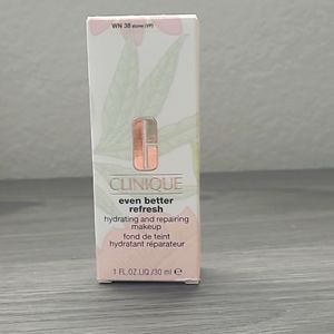 New in box- Clinique Even Better Refresh Foundation in WN38 Stone